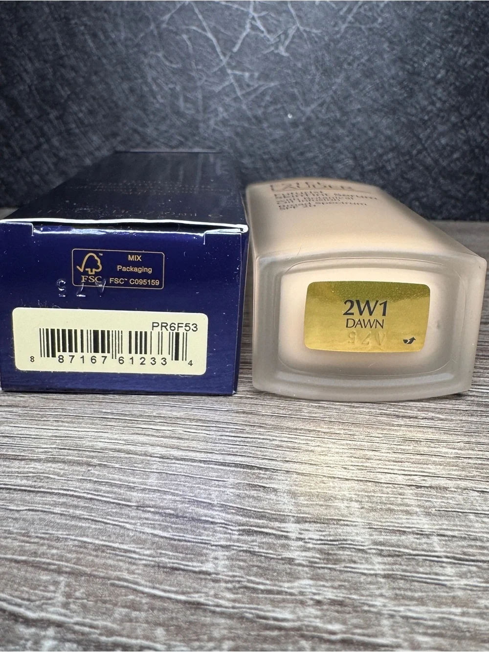 Estee Lauder Futurist SkinTint Serum Foundation 2W1 Dawn 30ml SPF20 NIB